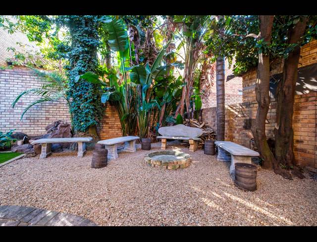 4 BEDROOM TOWNHOUSE TO LET IN SUNDOWNER